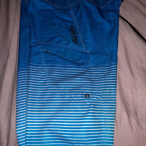 Men’s billabong boardshorts - Picture 2 of 4